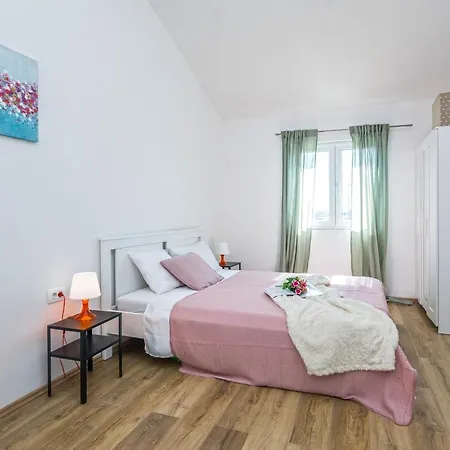 Family Friendly House With A Swimming Pool Nin, Zadar - 19431 度假居 宁